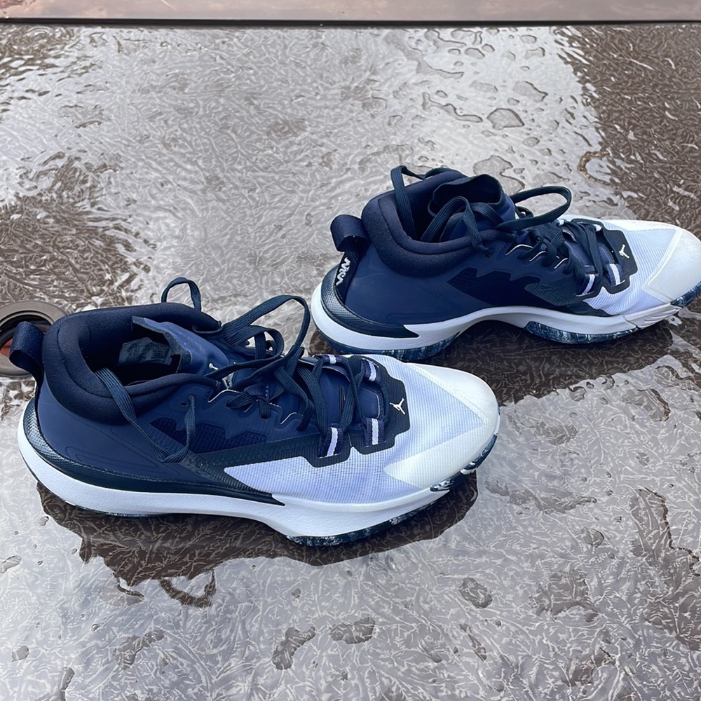 Jordan Zion 1 Basketball Shoes - Picture 2 of 3